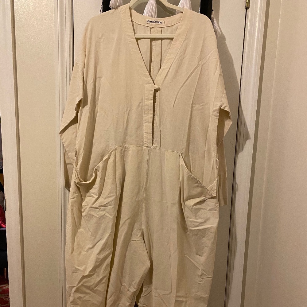 Oversize white jumpsuit with pockets and belt